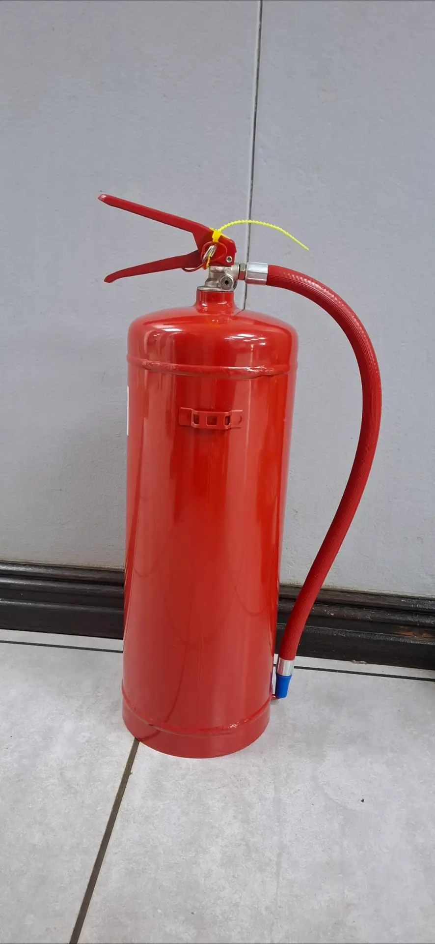 Fire Extinguisher 9kg | Skip Truck Traders
